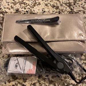 Mini hair straightener